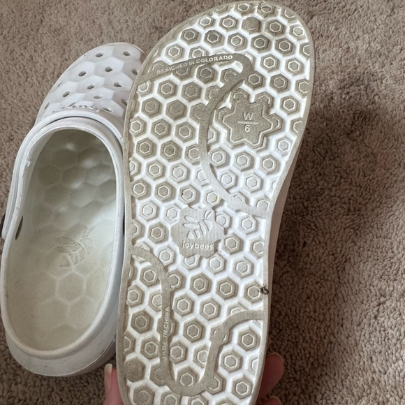 Joybees croc like shoes - Picture 3 of 3